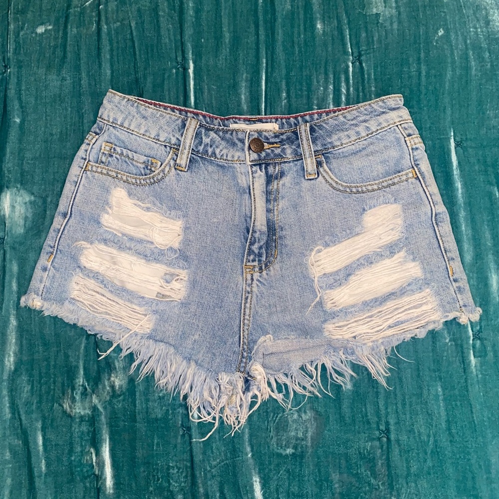 CELLO DISTRESSED DENIM SHORTS size XS
